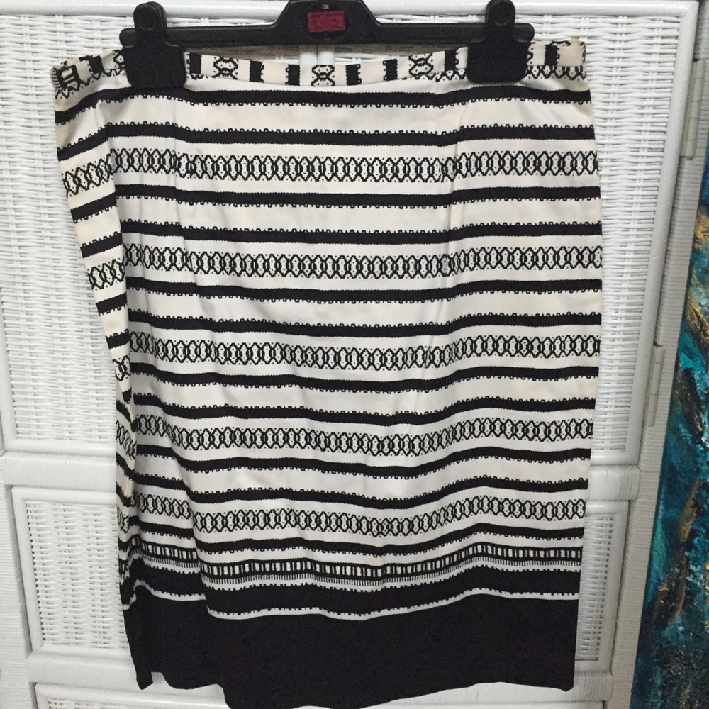 Chic City Silk Brand cotton black/wh spandex skirt